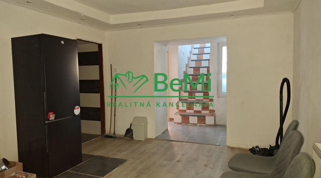 Menší čiastočne zrekonštruovany dom   Plesivec  34900,-Eur