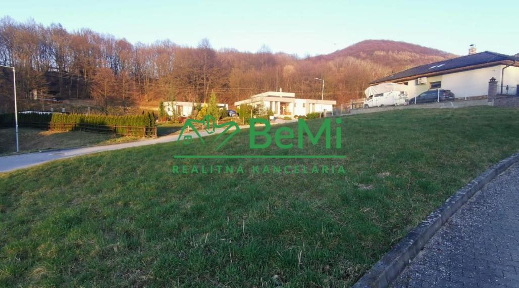 Slnečný pozemok v obci Cígeľ (021-14-ZUPIa)