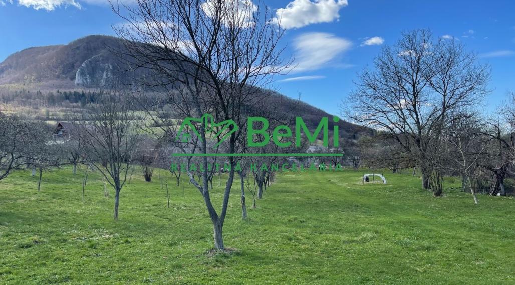 Ponúkame na predaj jedinečný stavebný pozemok v obci Plevník-Drienové 012-14-MIKUa