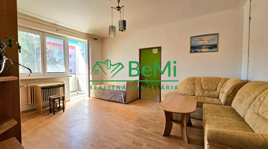 3-IZB.BYT S BALKÓNOM HNÚŠŤA-NA PREDAJ