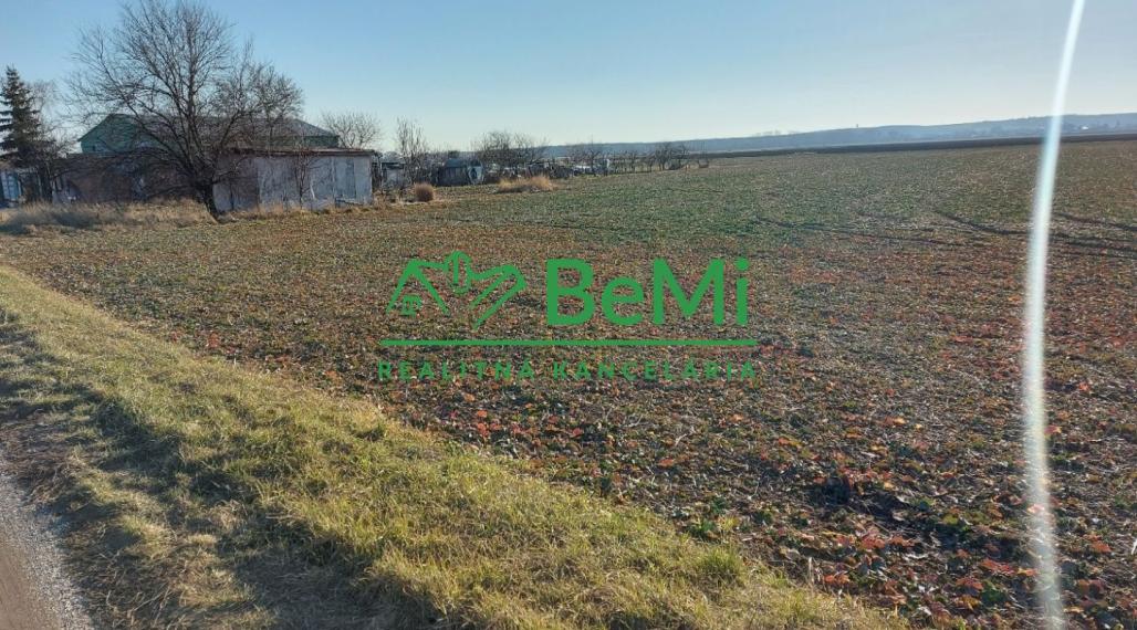 Predaj  pozemok-orná pôda, Nitra-Janíkovce(060-14-ERF)