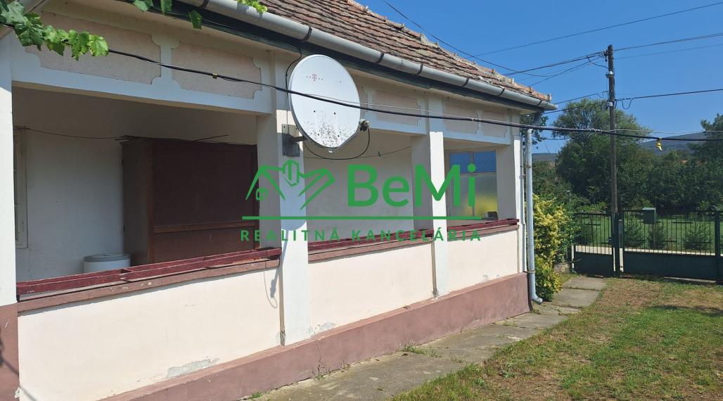 Dom so záhradou   vo výmere 2200 m2 Korlát-19900,-Eur