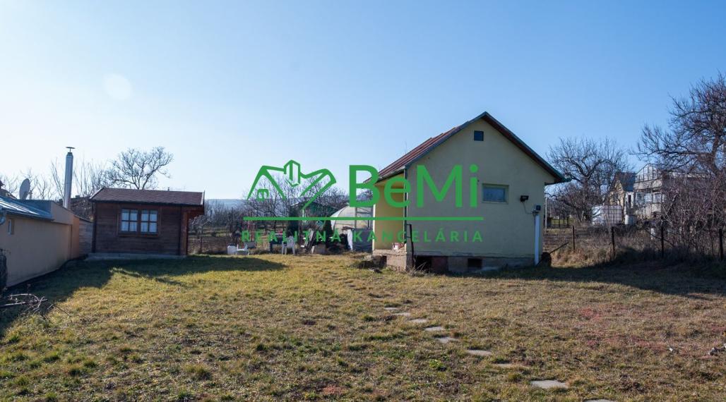 Predaj záhradná chatka, Nové Mesto nad Váhom, 395 m2