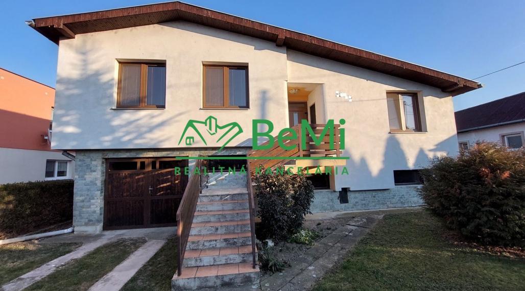 Na predaj rodinný dom s veľkým pozemkom v obci Práznovce