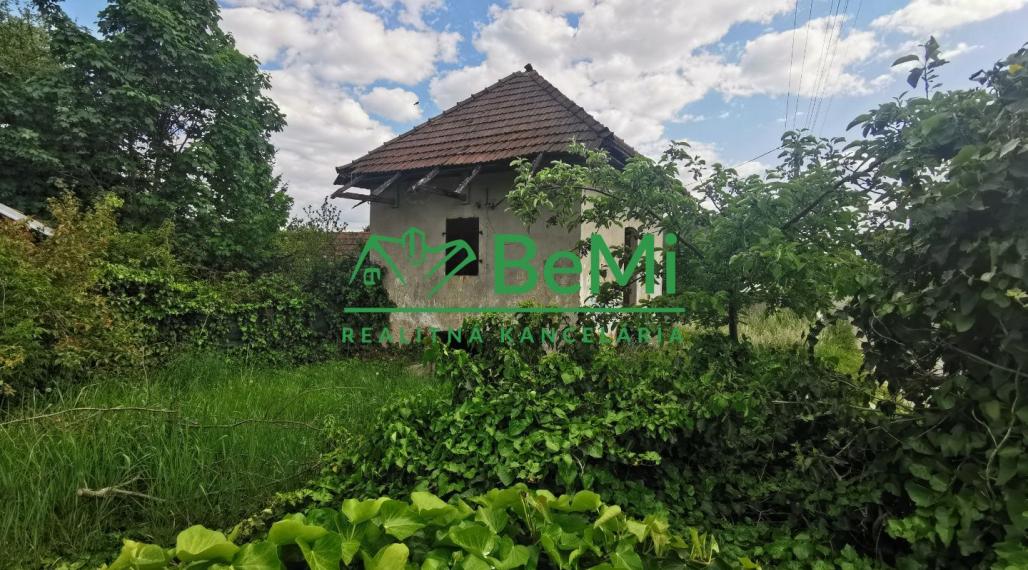 Predaj pozemku s hospodárskou budovou v obci Pravenec (025-14-ZUPIa)