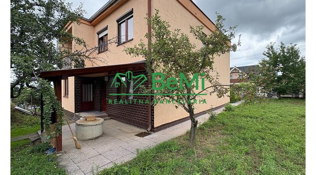 Predaj rodinného domu Urmince 109-12-ROCH
