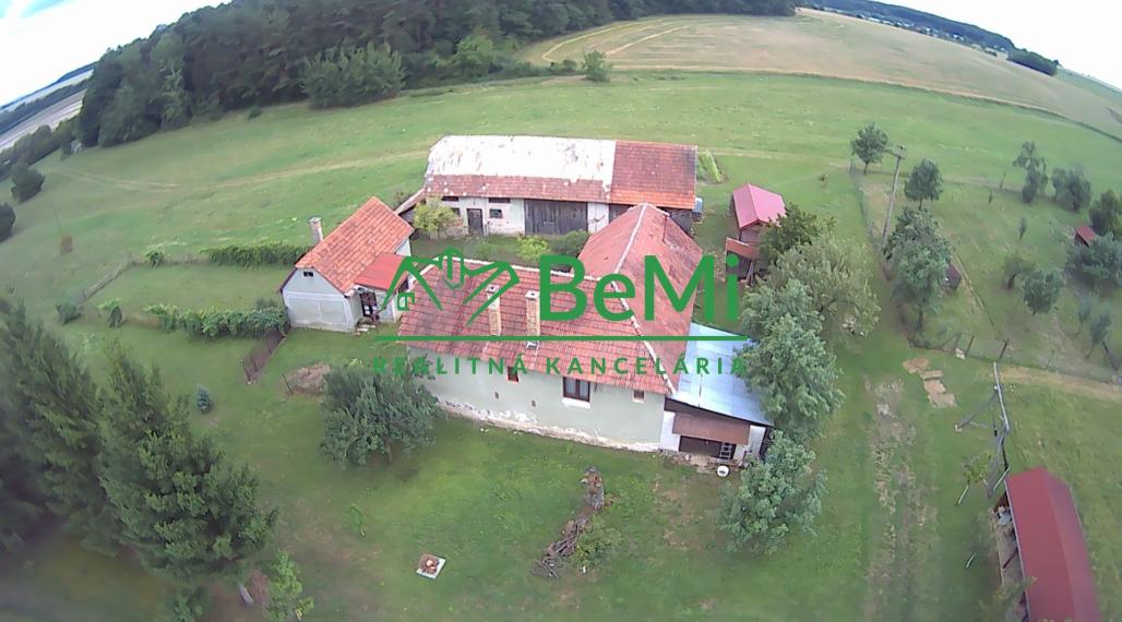 REZERVOVANÉ!!! Usadlosť s investičným pozemkom 018-12-MIKU