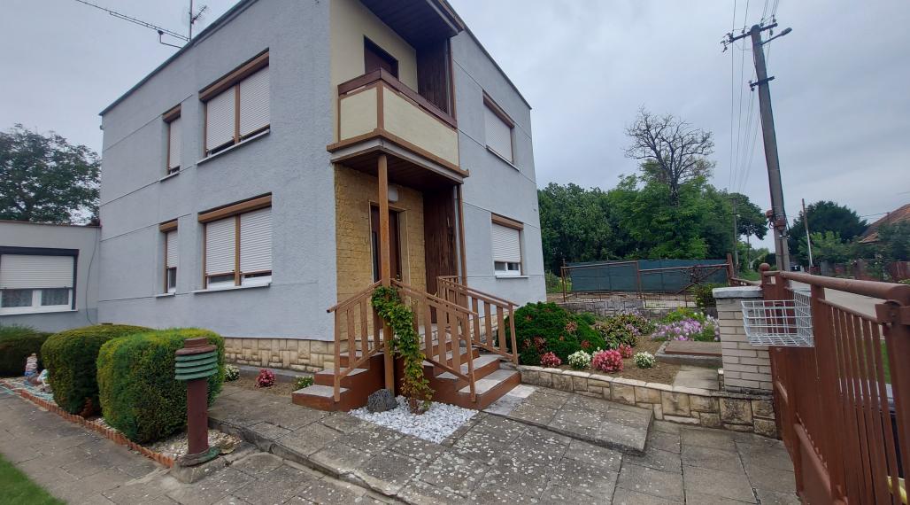 Predaj 5 izbový  dom Malé Chyndice, Nitra(231-12-JUFa)