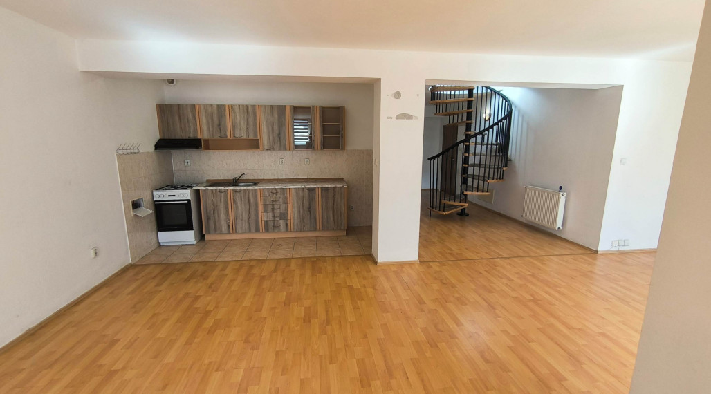 Predaj: 4 izbový byt - Mezonet Čadca, 142m2 (192-114-PEMOa)