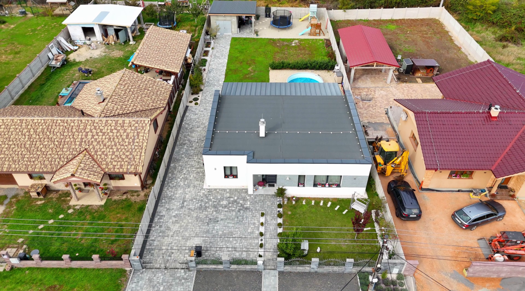 KRÁSNY RODINNÝ BUNGALOV V JESENSKOM - NA PREDAJ