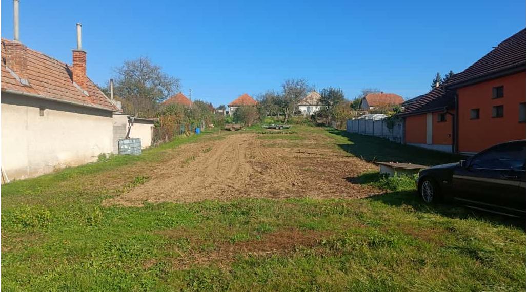 Stavebný pozemok Tvrdomestice,1741m2,Možnosť rozparcelovať.