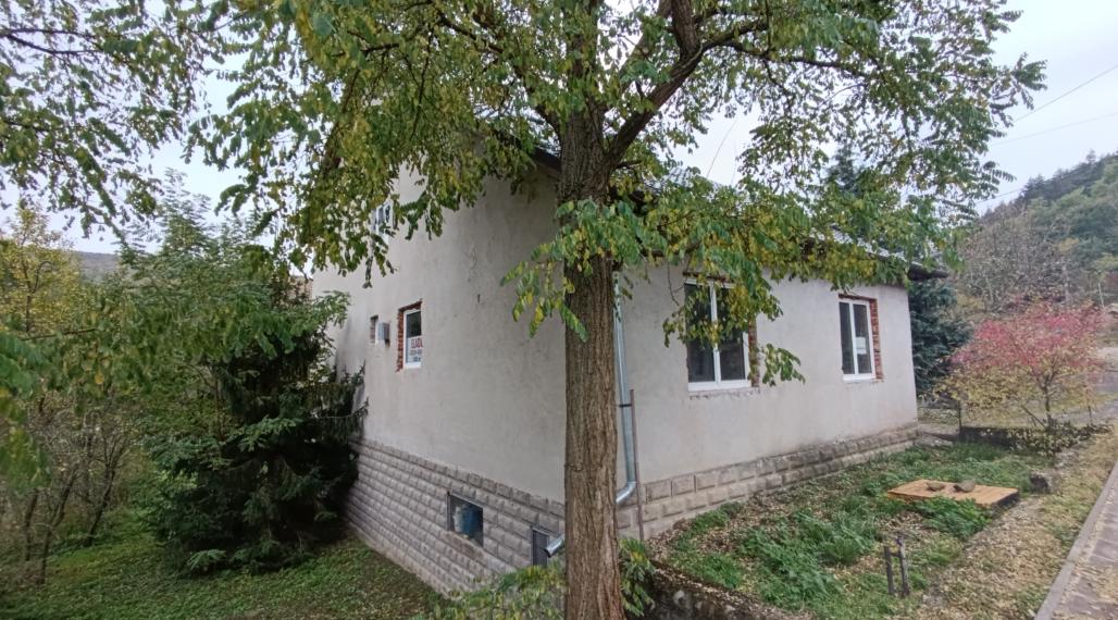 Dvojpodlažný rodinný dom v obci Arka , Maďarsko - NA PREDAJ