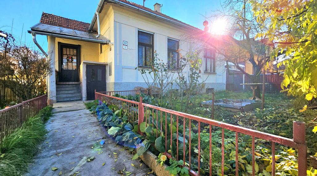 RODINNÝ DOM PRI CENTRE RIMAVSKEJ SOBOTY S GARÁŽOU A ZÁHRADOU