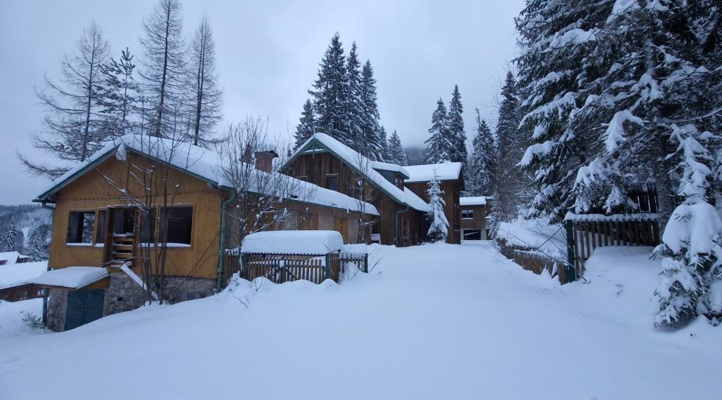 I N V E S T I Č NÁ rekreačná chata v obci Stratená-NA PREDAJ