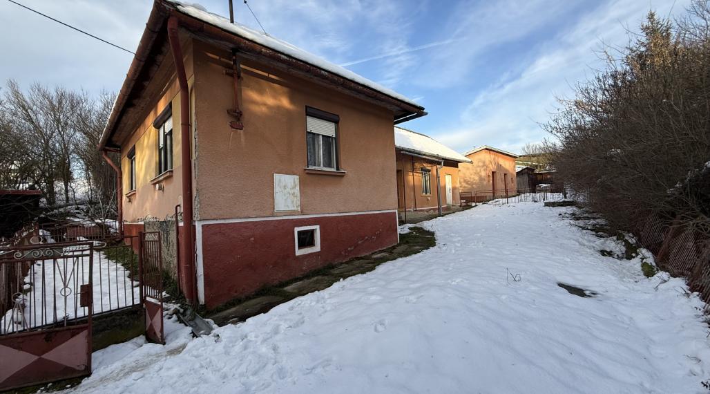 Rodinný dom v Ľubotíne s veľkým pozemkom na predaj