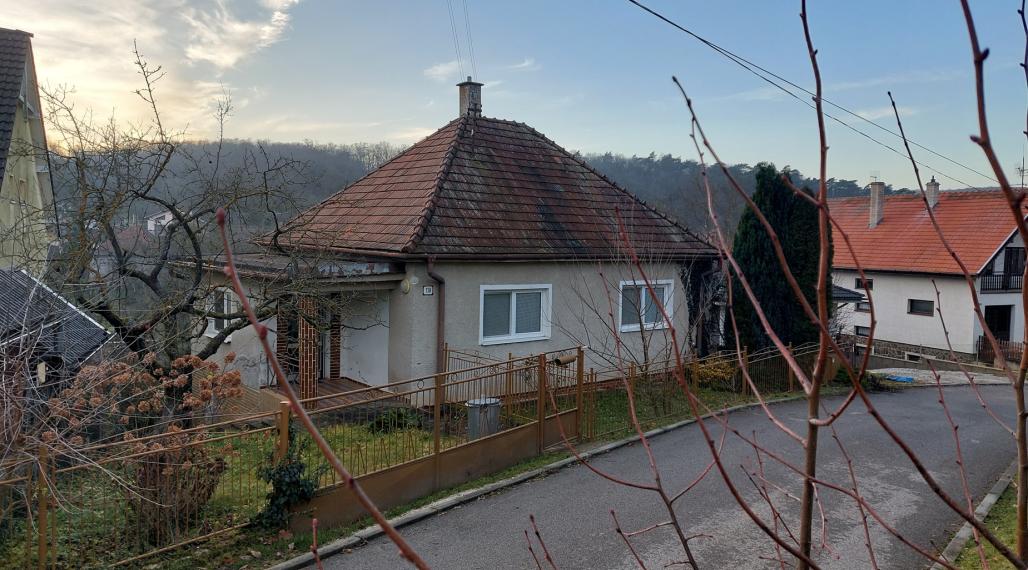 Predaj - rodinný dom v obci Tesáre ID 211-12-LUGU