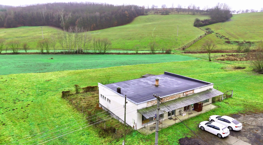 BUDOVA S MOŽNOSŤOU PRESTAVBY NA RODINNÝ BUNGALOV V PRÍRODE