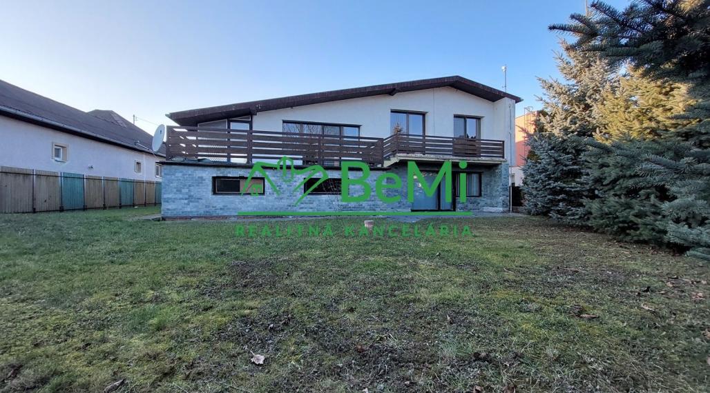 Na predaj rodinný dom s veľkým pozemkom - Práznovce