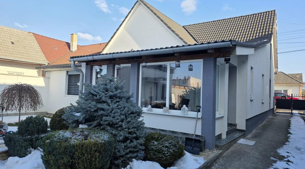 NA PREDAJ – ŠTÝLOVÝ 4-IZBOVÝ RODINNÝ DOM V POTVORICIACH