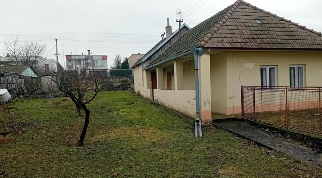 Predaj starší dom na  pozemku  957m2, Rišňovce,(241-12-JUF)