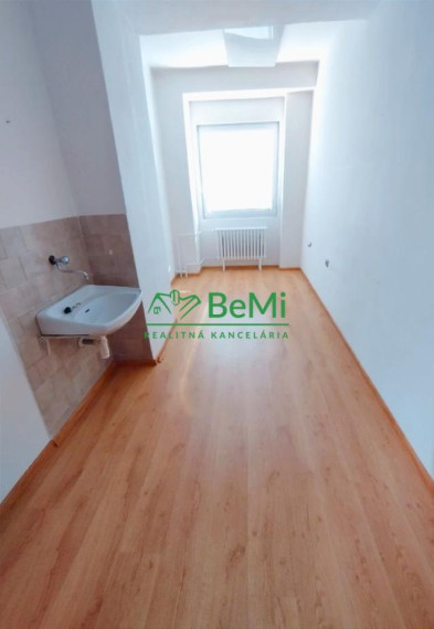 Kancelársky/prevádzkový priestor na prenájom-Lučenec