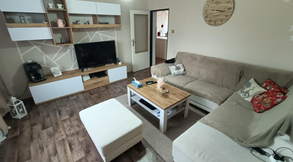 Priestranný 6-izbový rodinný dom Hrušovany. V tichej časti.