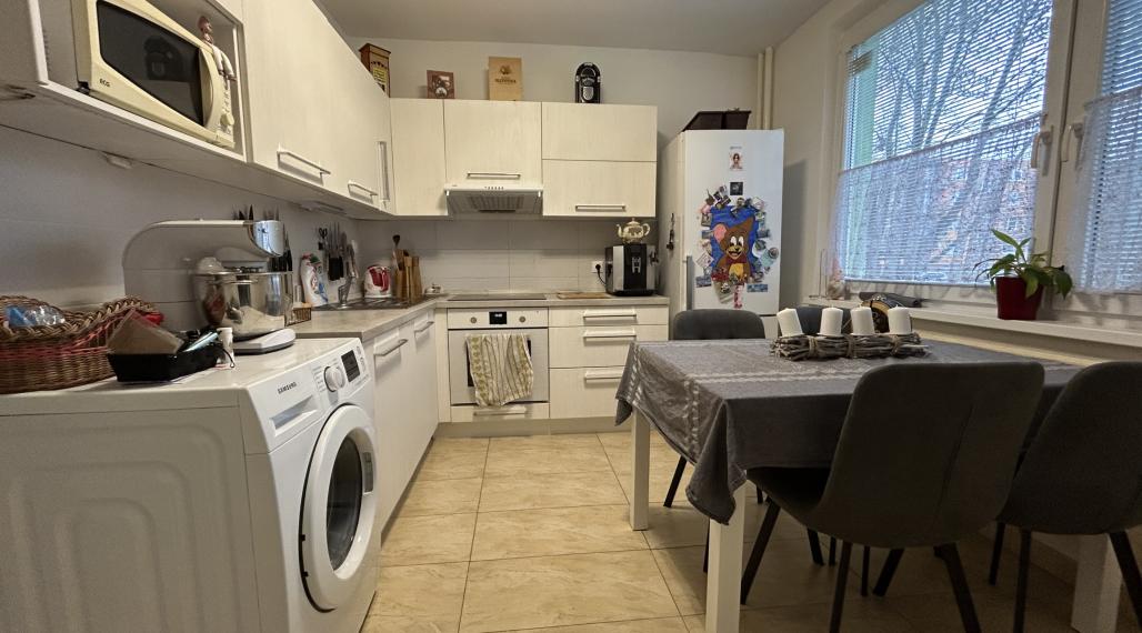 Predaj  veľký 2 a pol izbový byt TLMAČE (115-112-MIJKa)