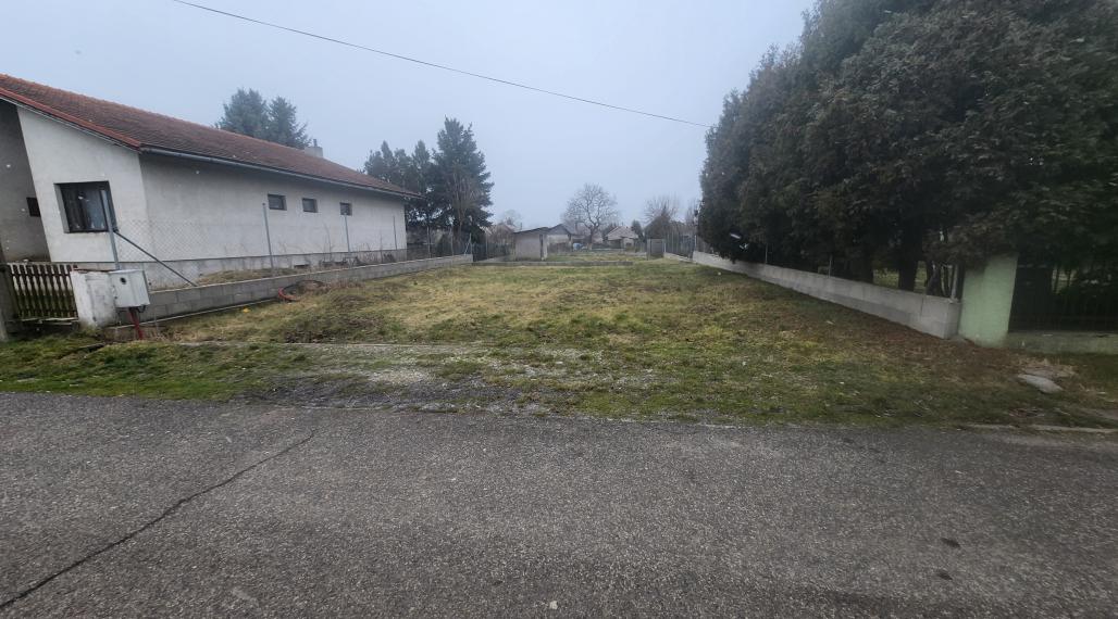 Predaj, stavebný pozemok - Jur nad Hronom (010-14-MIMI)