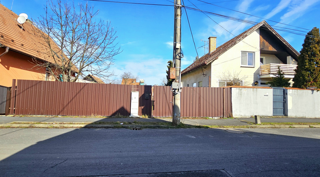 STAVEBNÝ POZEMOK V RIMAVSKEJ SOBOTE - NA PREDAJ