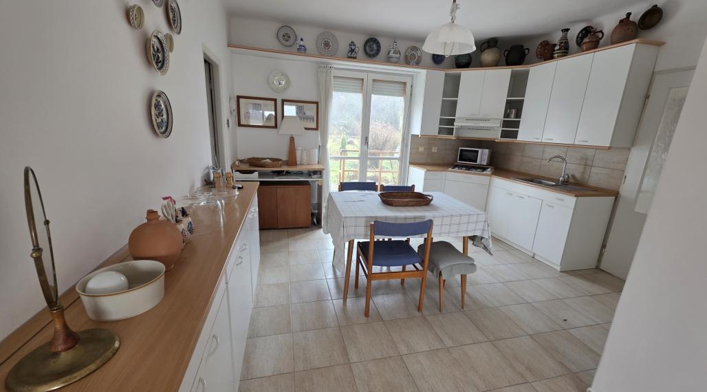 NA PREDAJ: Rodinný dom s veľkorysým pozemkom v Ratnovciach