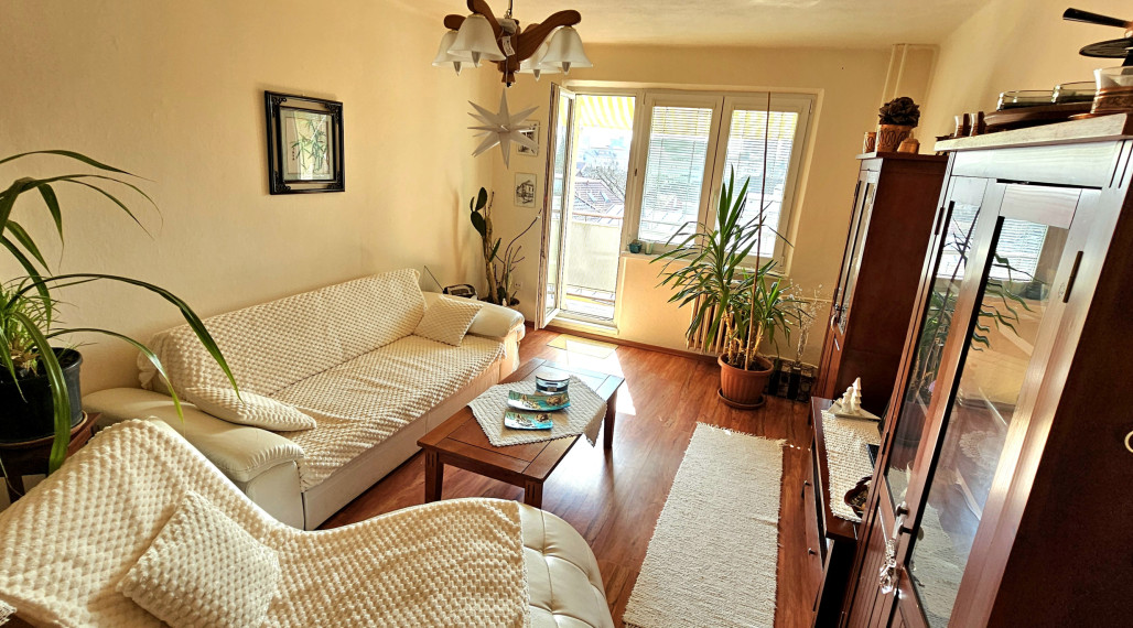 ZARIADENÝ 2-IZBOVÝ BYT S BALKÓNOM V CENTRE RIMAVSKEJ SOBOTY