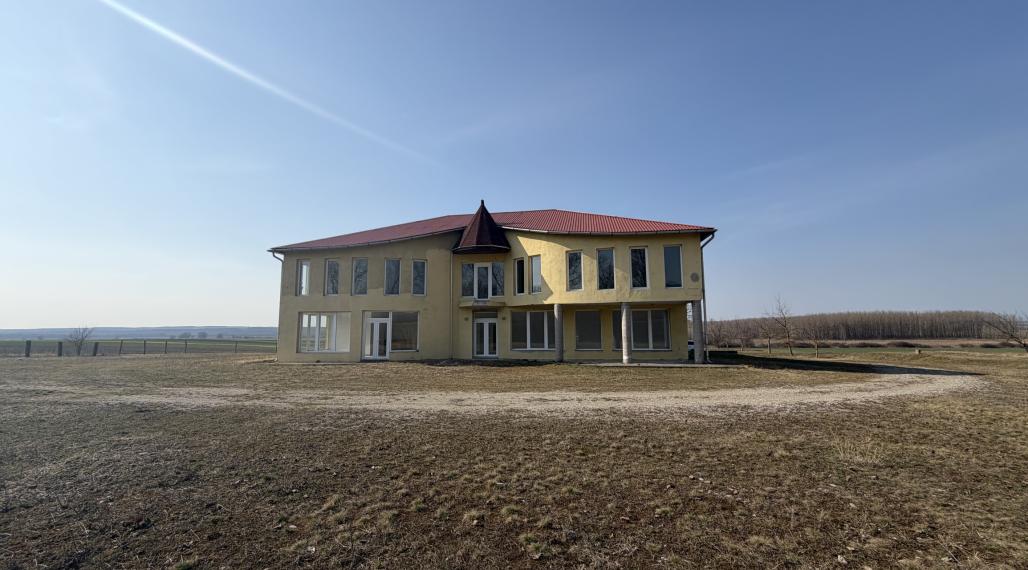 Poľnohospodársky sklad,chladiarenská budova v Gőnc-NA PREDAJ