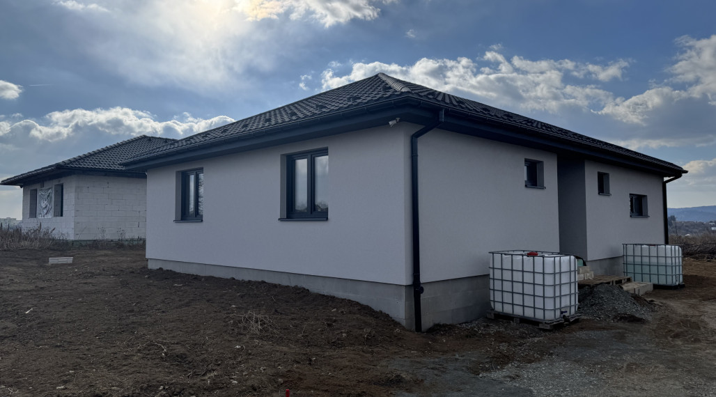 P R E N Á J OM bytu na poschodí domu s veľkou záhradou-NÁJOM