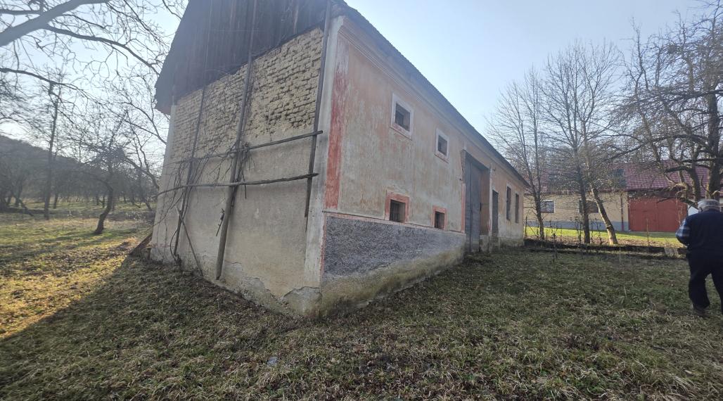 Usadlosť na samote s veľkým pozemkom