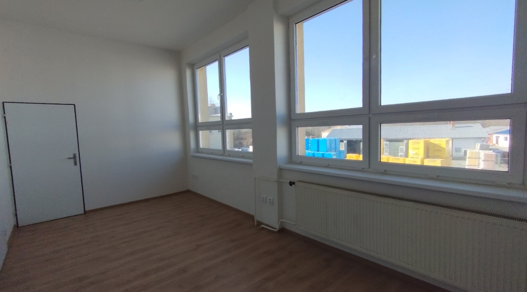 Kancelársky/prevádzkový priestor na prenájom-Lučenec