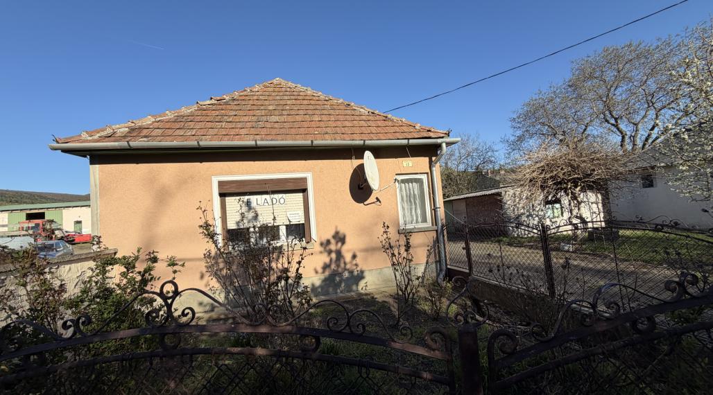 Dom v tichej lokalite obce   Boldogkovarajla za 49000,-Eur