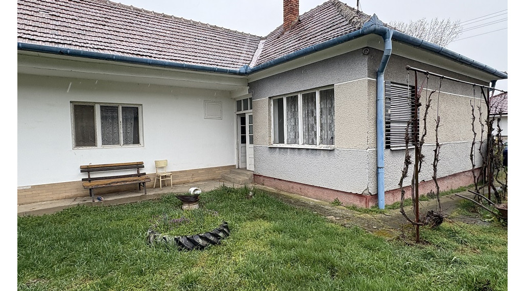 Predaj rodinného domu s garážou Lužany 113-12-ROCHE