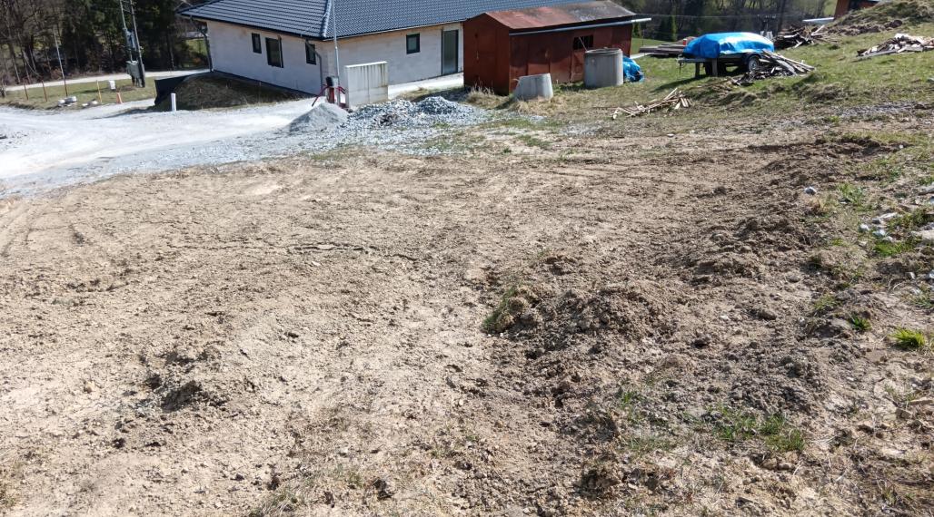 Predaj: Stavebný pozemok, 701m2, Dolný Vadičov (255-14-MACH)