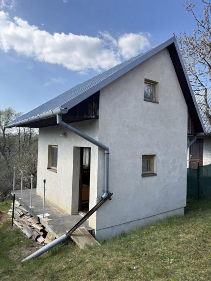 Záhrada s chatou na okraji Starej Turej – pokoj a súkromie