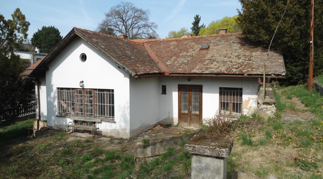 NR - RD  Zobor, dobrá lokalita, starší rodinný dom, 13árov,