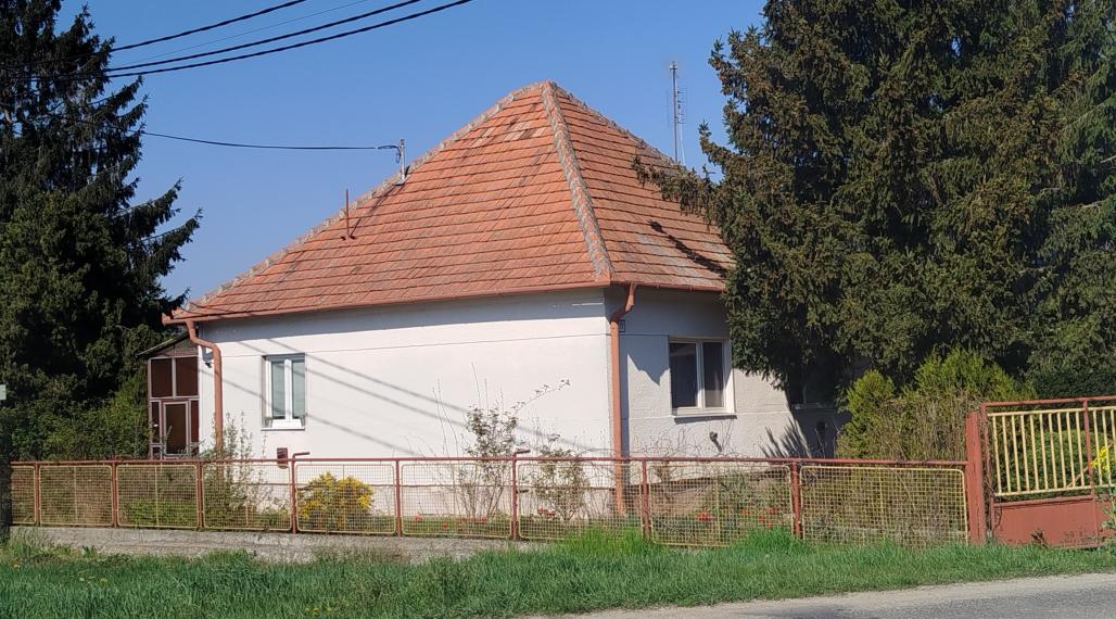 047-12-PAMA Pripravujeme na predaj rodinný dom v obci Zbehy