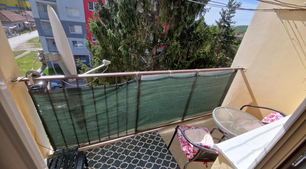 Slnečný 3-izbový byt s balkónom v Gemerskej Hôrke -NA PREDAJ