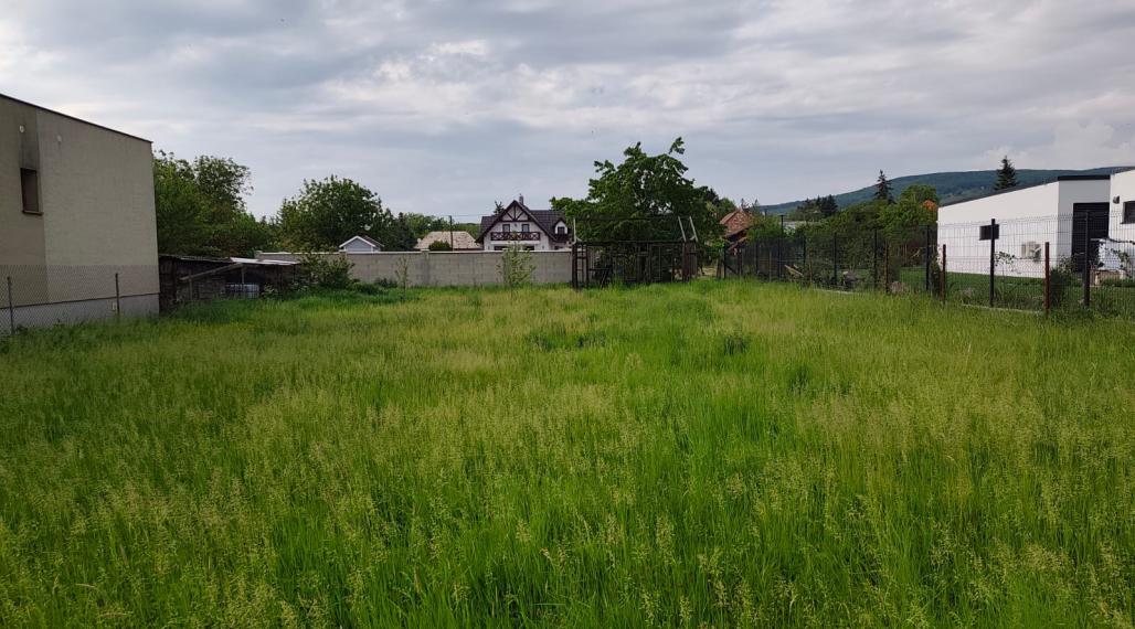 Predaj, stavebný pozemok v modernej lokalite - Rybník (012-14-SIHA)