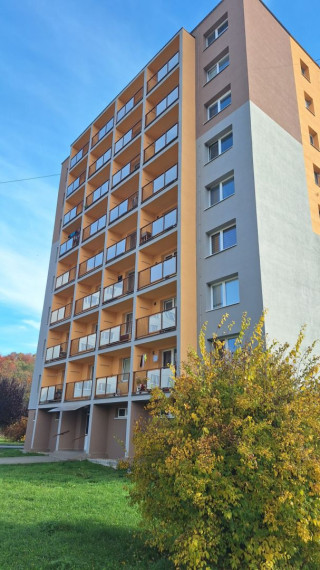 Hľadám pre klienta 3 až 4 izb. zrekonštr. byt s balkón v RV