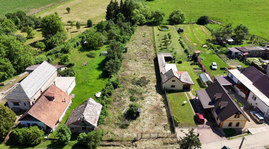 STAVEBNÝ POZEMOK 1857m2 PRI TEPLOM VRCHU - NA PREDAJ