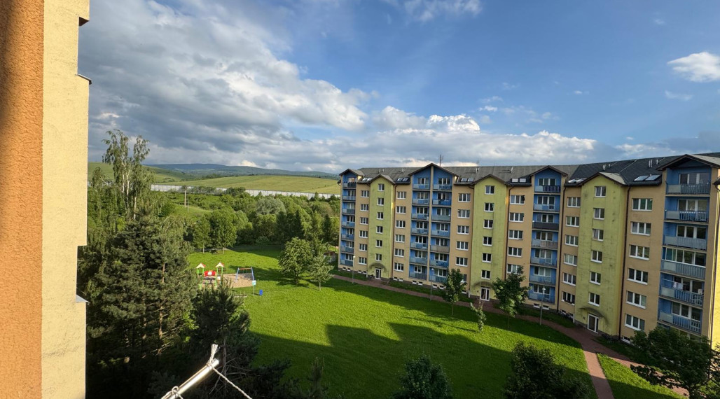 Na predaj 2-izbový byt s presklenou loggiou, Trstená - Západ