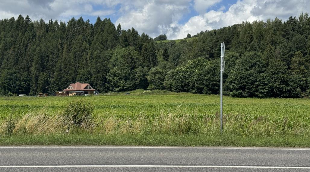 Pozemok medzi Námestovom a Oravskou Jasenicou