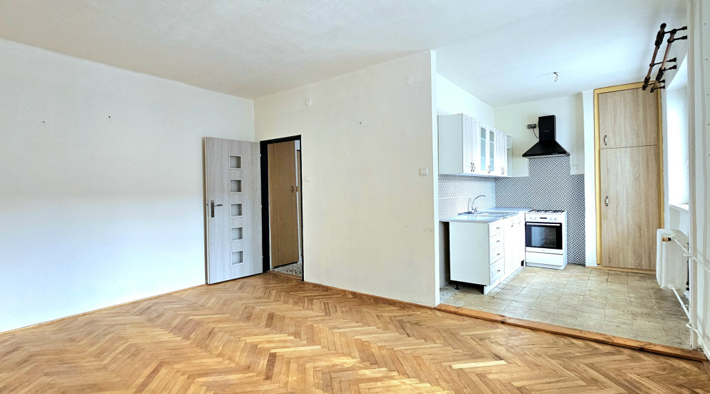 2-IZBOVÝ BYT NA UL.ROŽŇAVSKEJ - NA PREDAJ