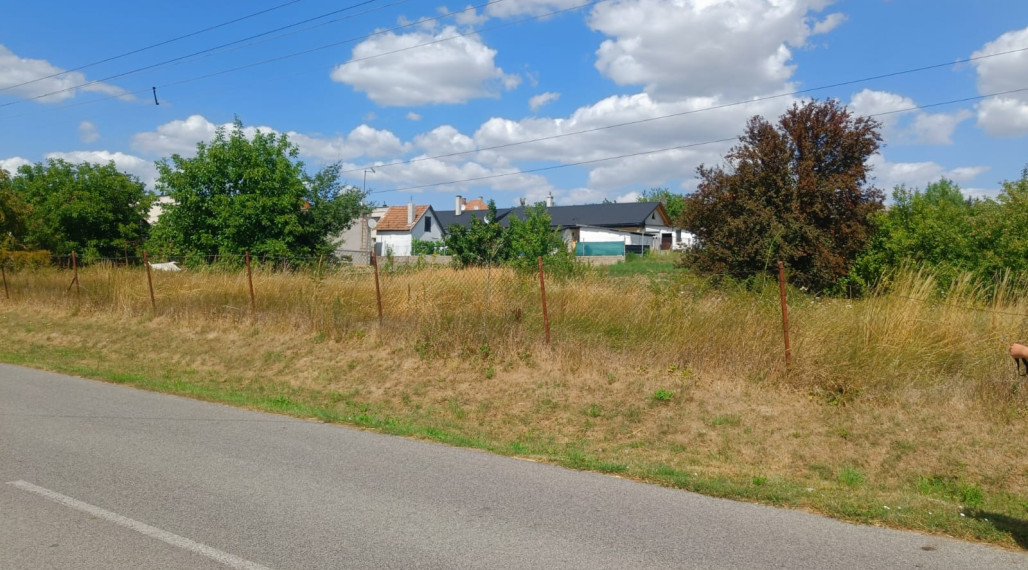 Stavebný pozemok Kuzmice 641 m² - Exkluzívna ponuka 022-14-RAKOE