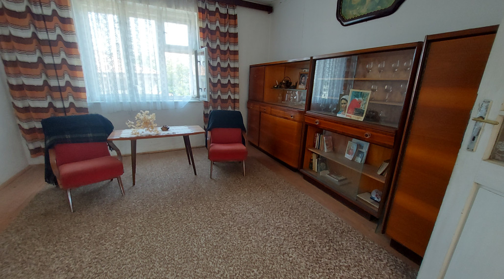 Predaj starší rodinný dom obec Lukáčovce pri Nitre(253-12-JUF)
